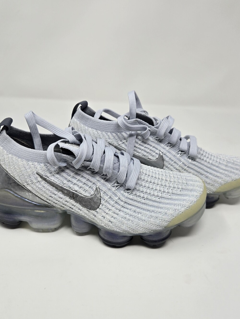 Nike Women’s Flyknit VaporMax Sneakers - Light Silver/White Sz US 5